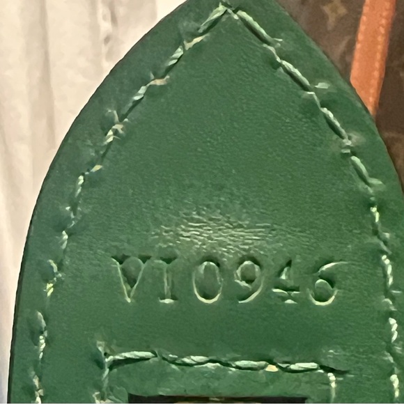 LOUIS VUITTON green Epi Saint Jacques bag - Picture 9 of 14